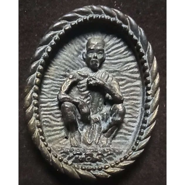 เหรียญหล่อ เสาร์ ๕ หลวงพ่อคูณ ปริสุทโธ วัดบ้านไร่ รุ่นอยู่ไหนก็รวย เนื้อทองผสม ปี ๒๕๓๖