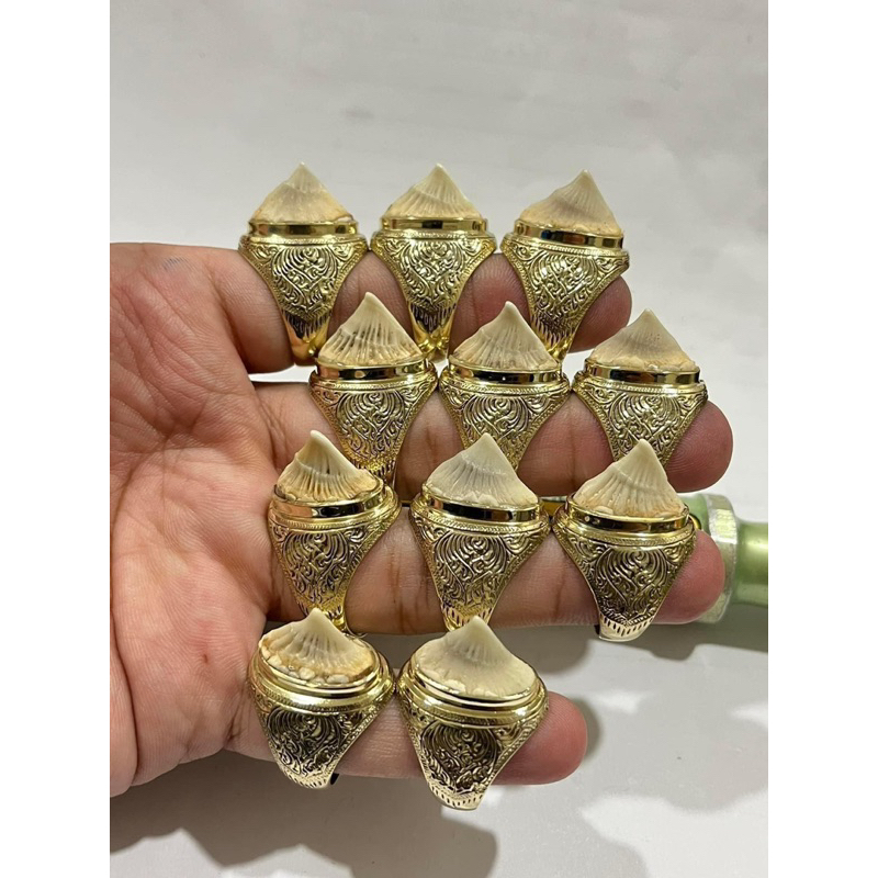 แหวนทองเหลืองหัวกระเบนท้องน้ำ ตัวเรือนลายไทย