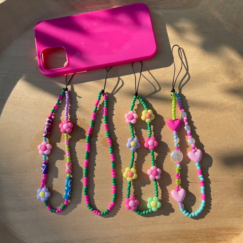 Piing me Camera/Phone Charm - สายห้อยมือถือและสายคล้องกล้องลูกปัดสีเขียวตกแต่งลูกปัดลายดอกไม้