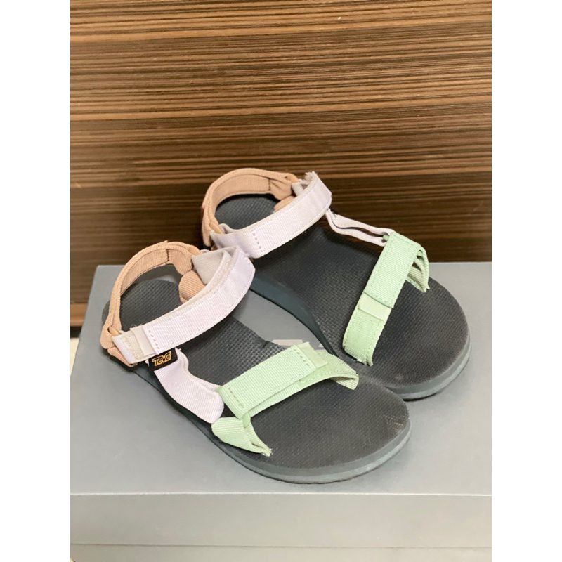 รองเท้า teva ของแท้มือสอง