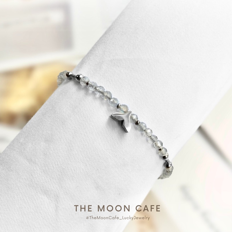 Labradorite กำไลหิน / สร้อยข้อมือ ลาบราดอไลต์ หินแท้ 100% + จี้หางปลา : นำโชค เสริมดวง ไม่แพ้ ไม่ดำ ลาบราโดไรต์