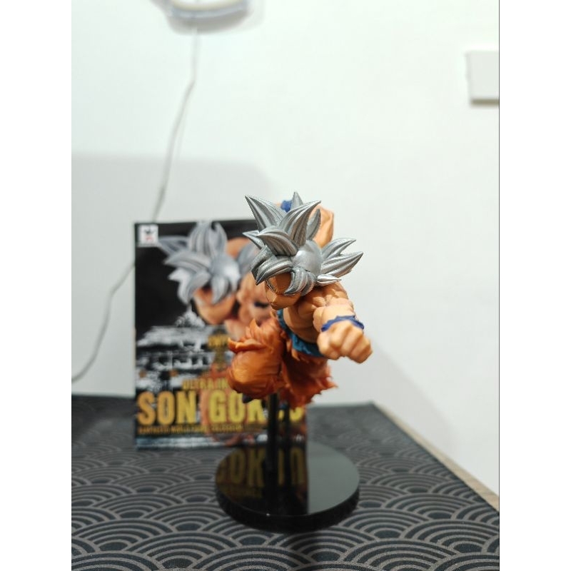 Ultra instinct son goku Banpresto​