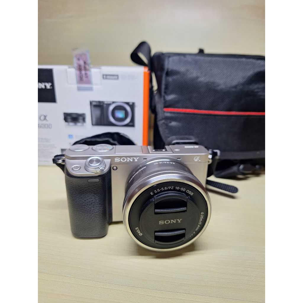 กล้อง Mirrorless Sony A6000 มือสอง สภาพดี พร้อมแบต 1 ก้อน + กระเป๋ากล้อง