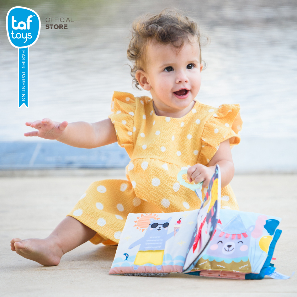 Taf Toys หนังสือผ้า หนังสือกิจกรรม What Does Paul Wear Book หนังสือเสริมพัฒนาการ 6 เดือน ขึ้นไป รูปที่ 3