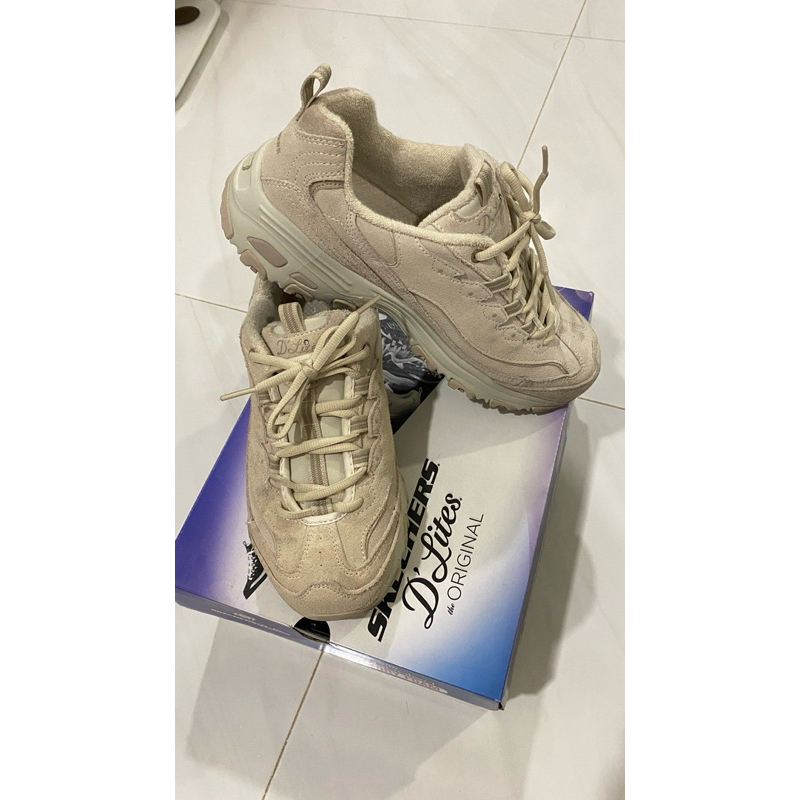 รองเท้าผ้าใบ Skechers มือสอง