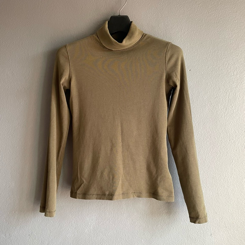 B41.คอเต่า uniqlo Sz.s อก 32-34 ยาว 21