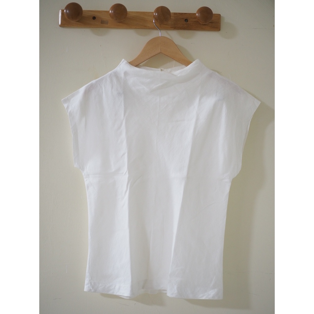 เสื้อแบรนด์ Joy DRESS UP SIMPLICITY (สีขาว) มือสอง