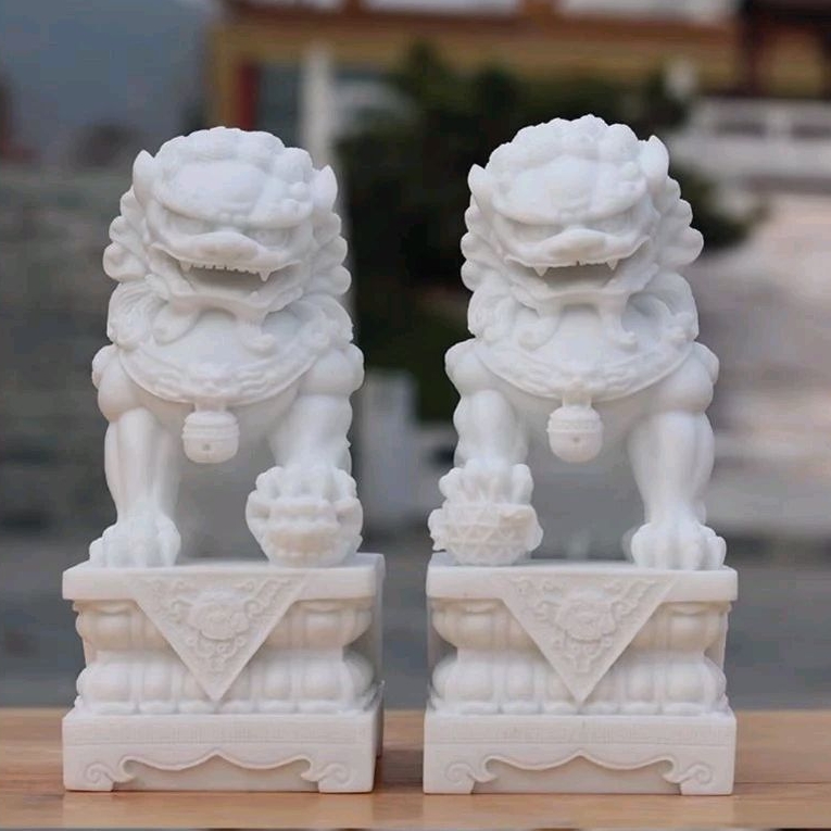 สิงห์คู่ สิงโตคู่แกะสลักคาบลูกแก้วกลิ้งได้ เสริมฮวงจุ้ย โชคลาภ Ceramic