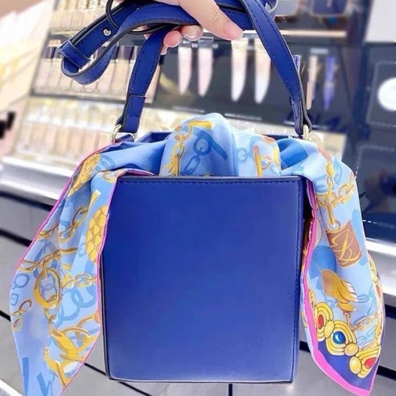 กระเป๋า Estee Lauder Blue Crossbody Bag with Removable Pouch