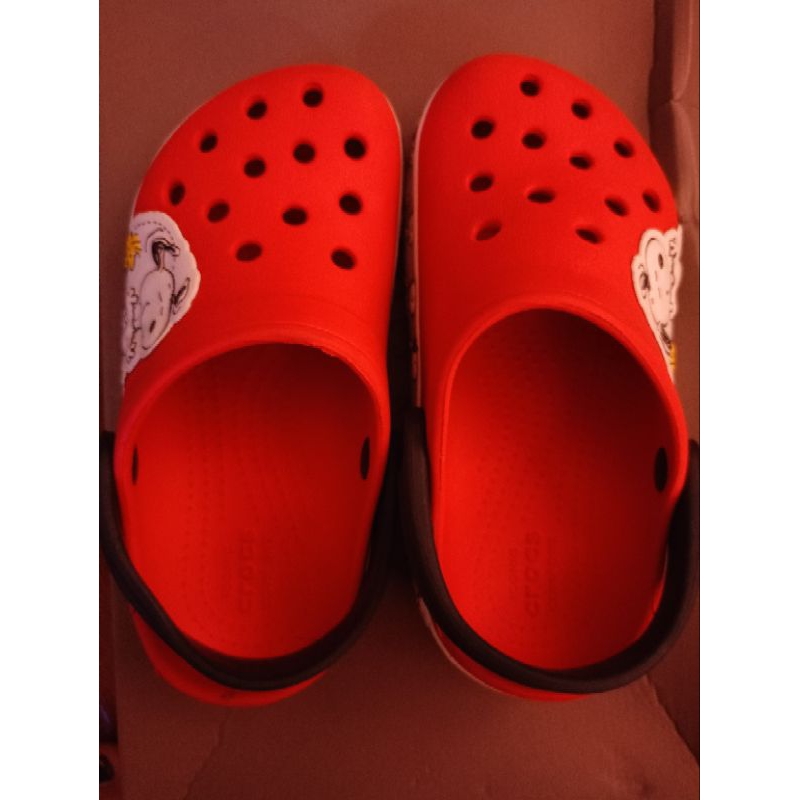 รองเท้า เด็ก มือสอง Crocs แท้ authentic second hand Iconic Comfort สีแดง Red สนูปปี้ Snoopy