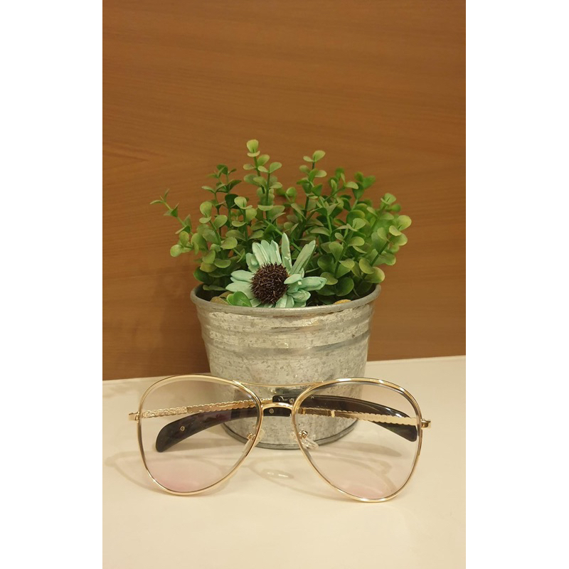 แว่นกันแดด ทรง Aviator