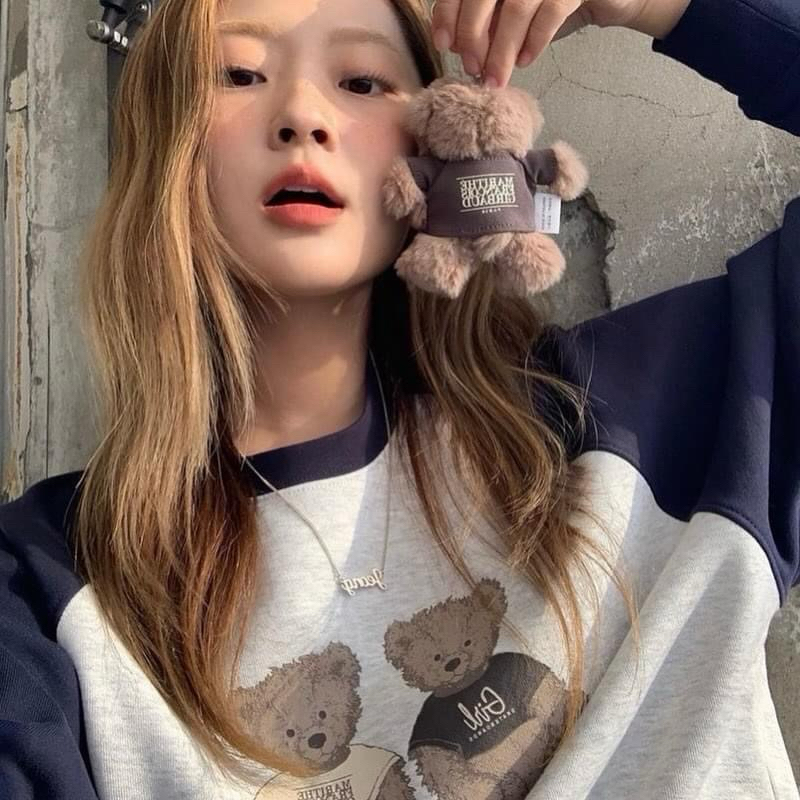 MARITHE bear x 2tone sweater🧸📉(390฿ฟรีส่ง) เสื้อแขนยาวสเวตเตอร์  สกรีนลายน้องหมี น่ารักมากกก