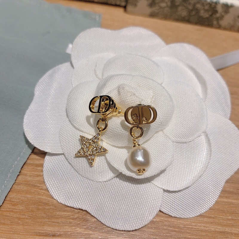 พร้อมส่ง C*D แบบใหม่ล่าสุด ตุ้งติ้ง น่ารักมากคะ ต่างหูเพชร ต่างหูทอง ต่างหูมุก
