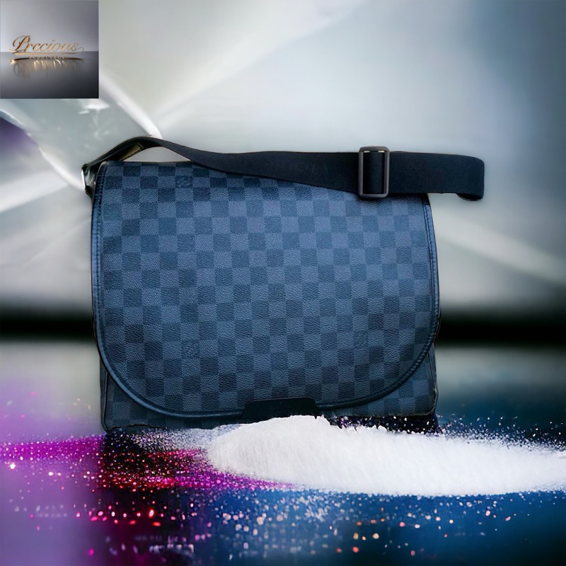 Lv Daniel Graphite MM. Used 🤩👨🏻‍💻