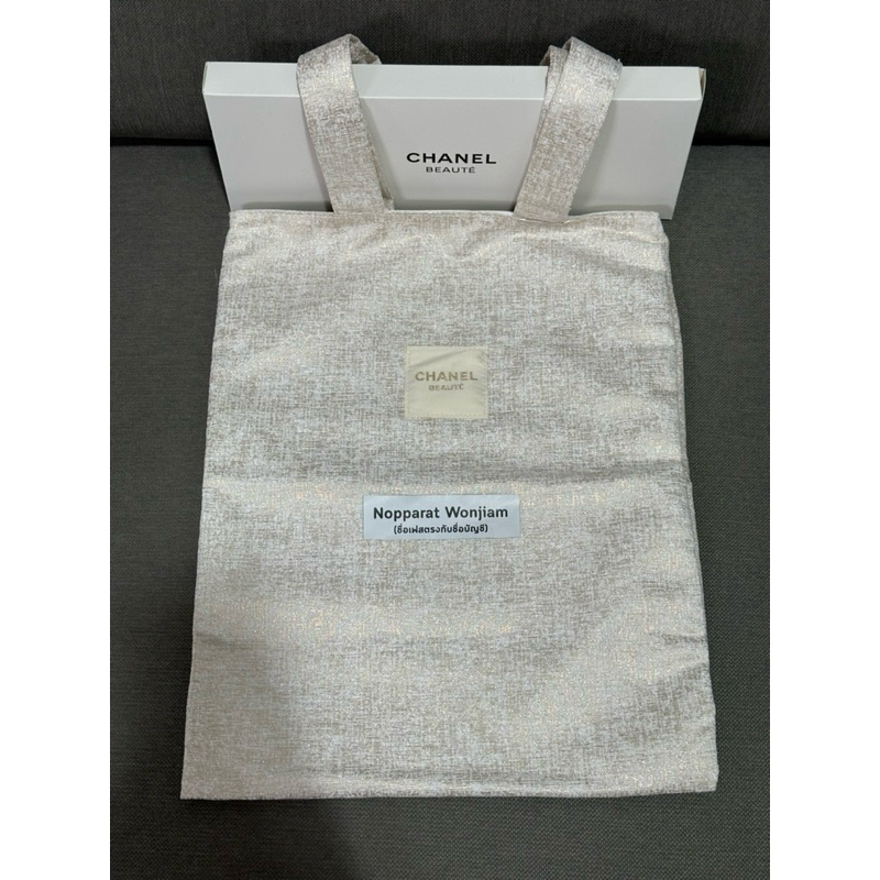 (New/แท้💯) กระเป๋าผ้า Chanel Tote Bag สีขาว 🎄Limited Holiday 2023🎄 ช็อปออสเตรีย มีกล่อง
