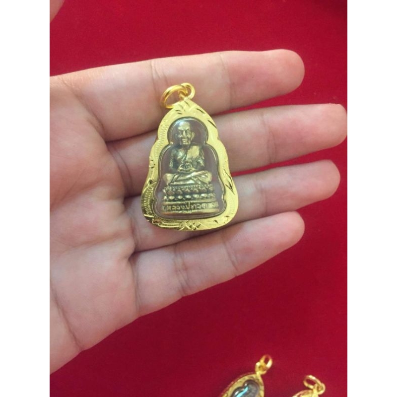 จี้​ หลวงปู่ทวด​ พิมพ์​ใหญ่​ รุ่น​ การเงิน​เพิ่มพูน​ทรัพย์​ เสน่ห์​เป็นเลิศ​ กรอบพระ หุ้มทอง​96.5​% กันน้ำ​ 100​%