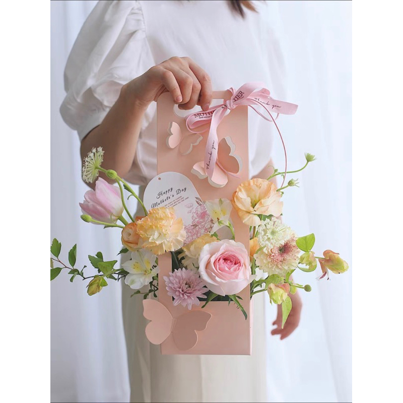(สินค้าพร้อมจัดส่ง)กล่องปักดอกไม้ กล่องเสียบดอกไม้น่ารักๆ กล่องของขวัญ