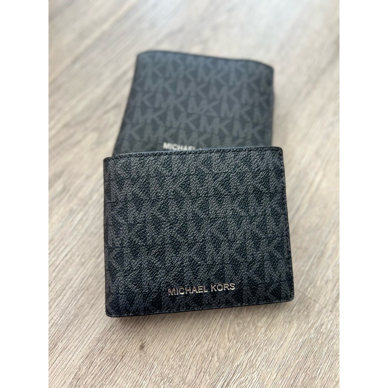(ผ่อน0%) กระเป๋าสตางค์ชาย Michael Kors Cooper Billfold Wallet With Passcase Black 36U9LCRF6B ลายmk สีเทาดำ 2พับ มีไส้