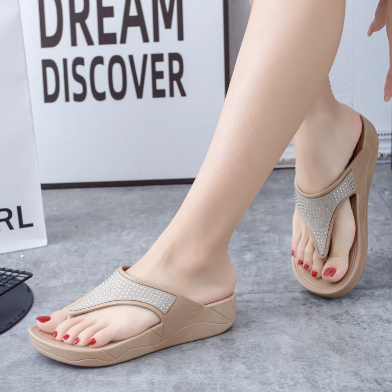GFShop NEW Item รองเท้าหูหนีบสำหรับผู้หญิง งานจริงสวยตรงปก ดีเทลแต่งกริตเตอร์แบบจัดเต็ม ไอเท็มเด็ดๆที่สาวๆไม่ควรพลาด มีใ