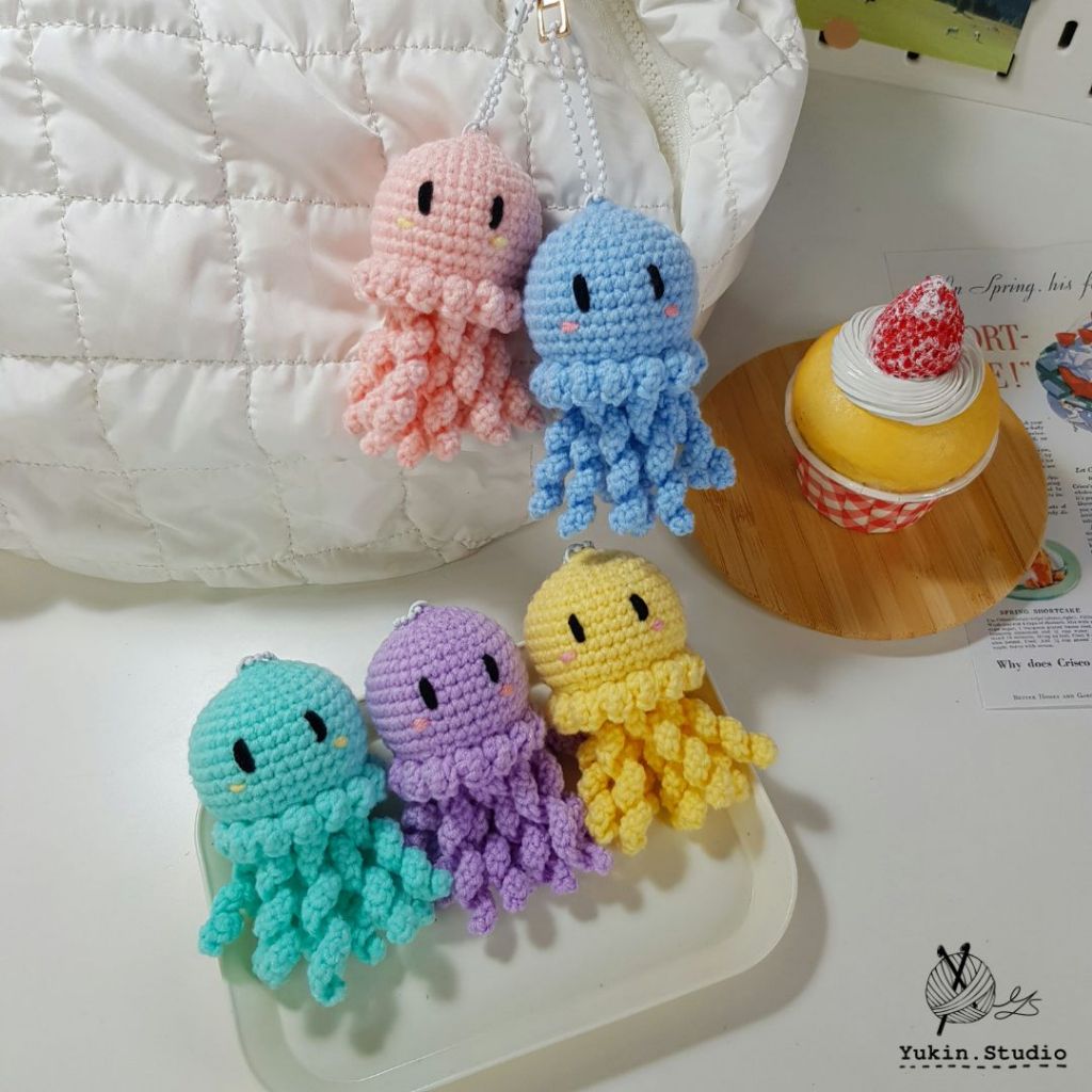 Jellyfish Crochet Keychain (พวงกุญแจถัก น้องแมงกระพรุน)