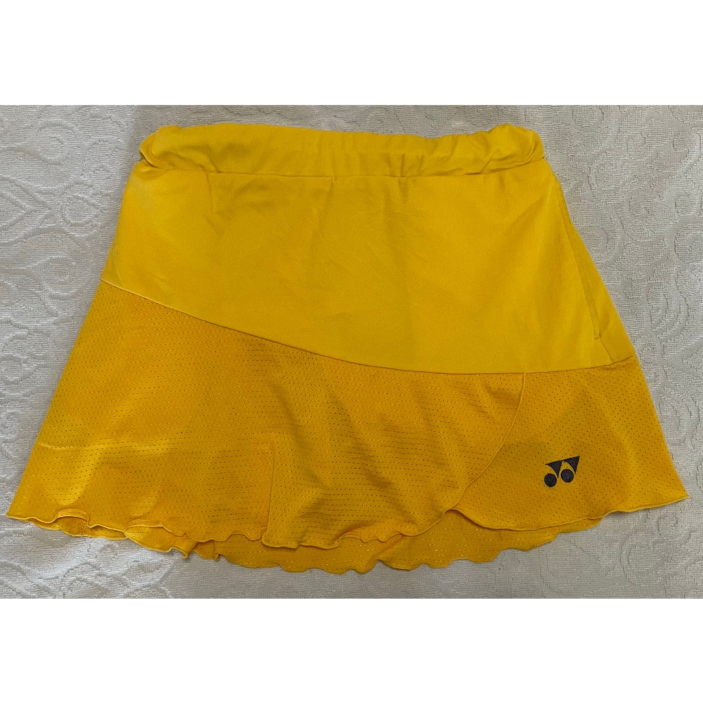 กระโปรงกีฬา Yonex สีเหลือง ขนาดเอวก่อนยืด 26 นิ้ว