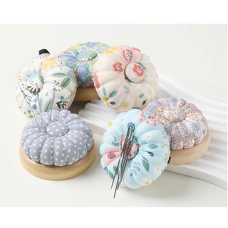 🧸หมอนปักเข็มหมุด หมอนฟักทอง มีแม่เหล็กในตัว เก็บเข็มง่าย ฐานไม้ ตัดเย็บเสื้อผ้า