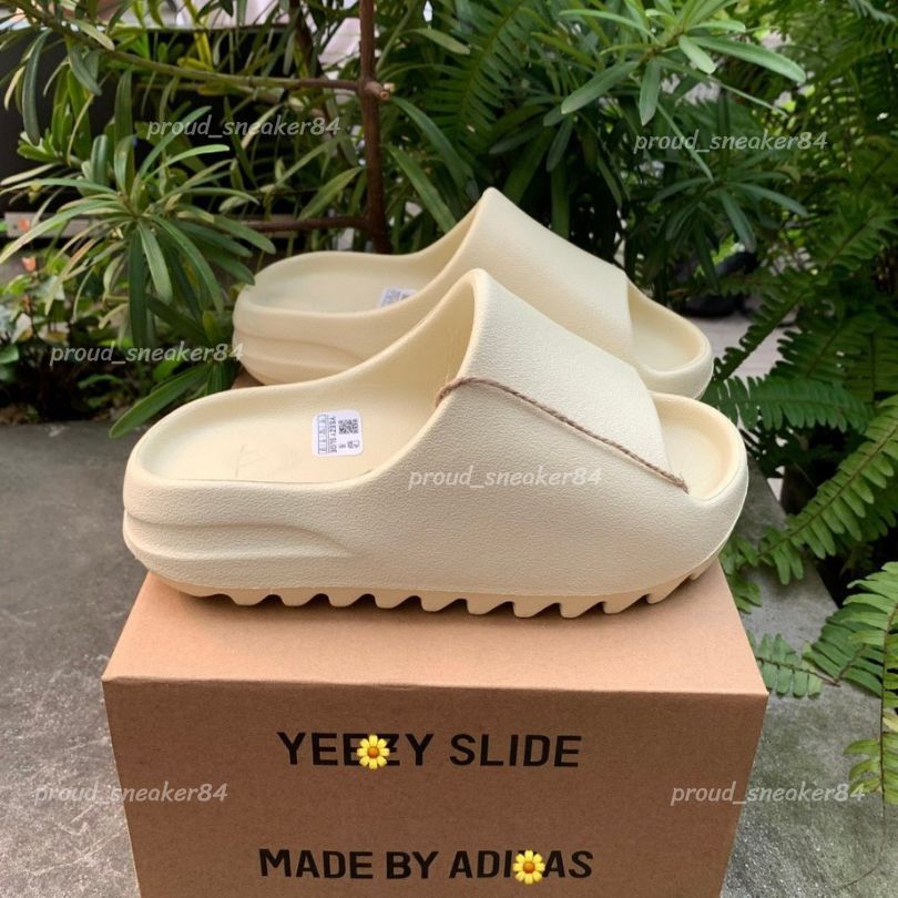 🌟ลดพิเศษ🌟รองเท้า Yeezy SLIDE พร้อมกล่อง ผิวหยาบ พื้นนุ่ม ใส่สบาย