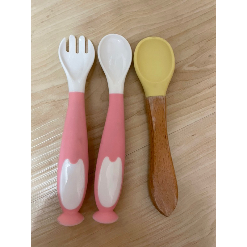 FIN ชุดเซ็ทช้อน-ส้อม บิดงอ360องศา รุ่นST062 ต้าวเพนกวิน ฝึกทานข้าว ฝึกทานอาหาร สำหรับเด็ก 6M+ สีชมพู