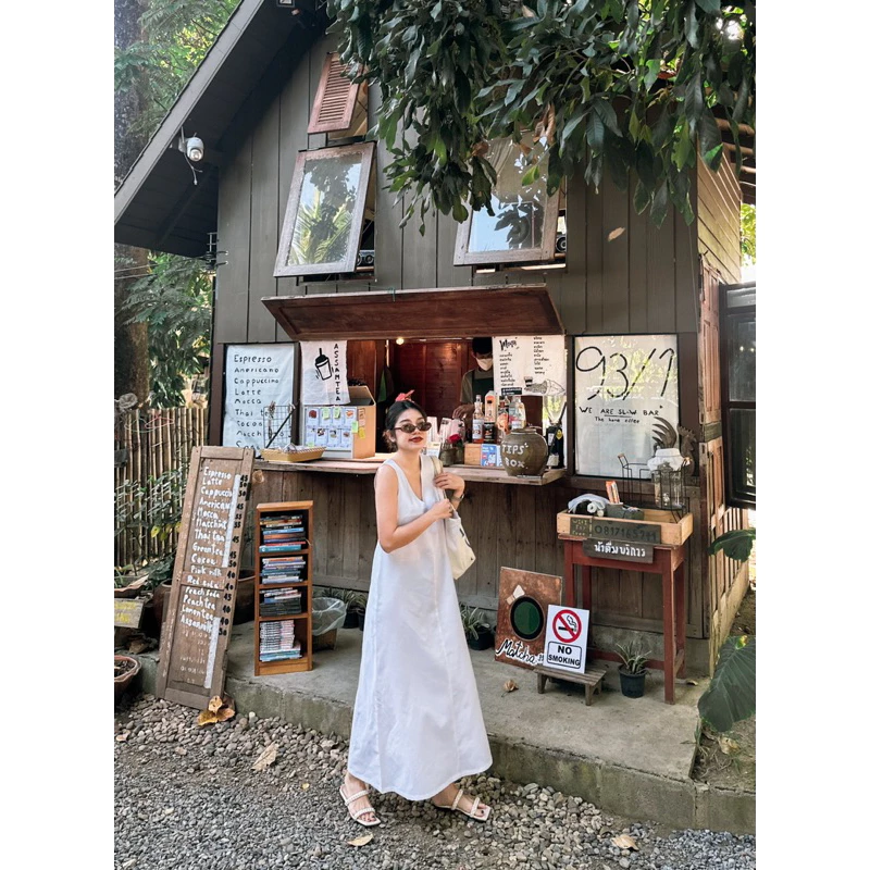 Camella dress เดรสคอวียาว : Everydaylookk store