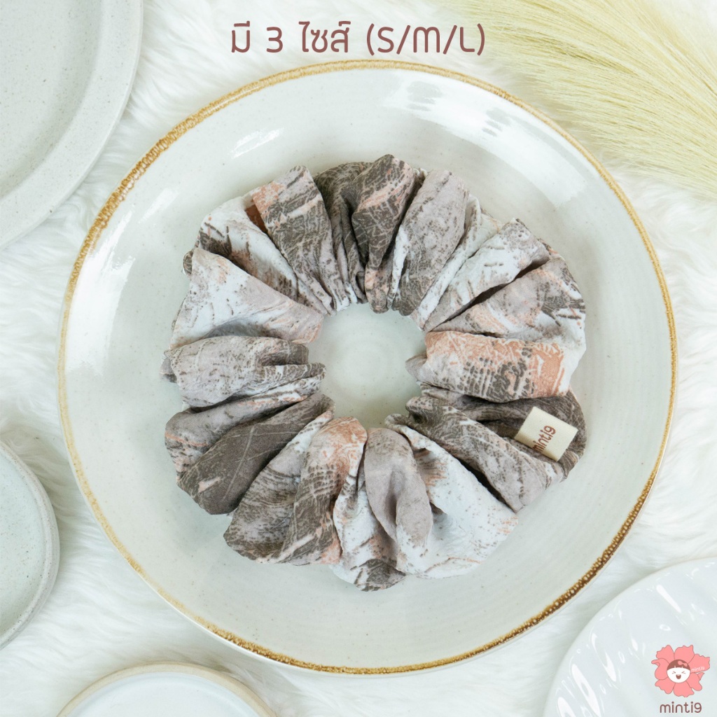 minti9 • ยางรัดผมโดนัท ลายสะบัดฝีแปรง ผ้ายียี่ โทนน้ำตาล • Scrunchies