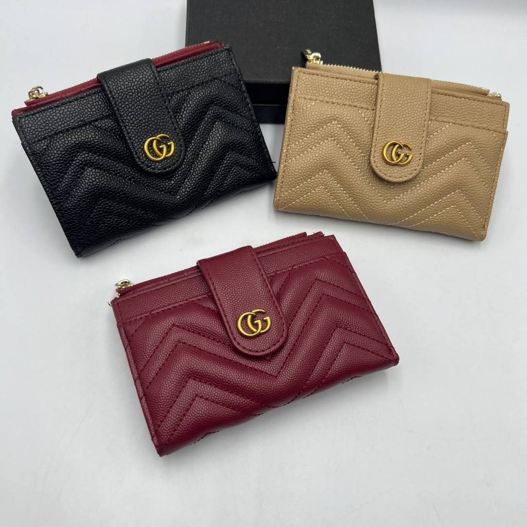 กระเป๋าสตางค์ รุ่น2in1มีช่องใส่บัตรช่องใส่แบงค์ช่องใส่เหรียญได้ใช่พร้อมได้ครบในกระเป๋าใบเดียวงานสวยมีอุปกรณ์ครบ