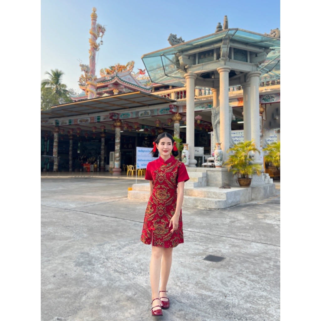 BS3985  เดรสกี่เพ้า ผ้าทอปักดิ้นทอง แต่งผ้าแต่งกระดุมจีน ซิปหลัง