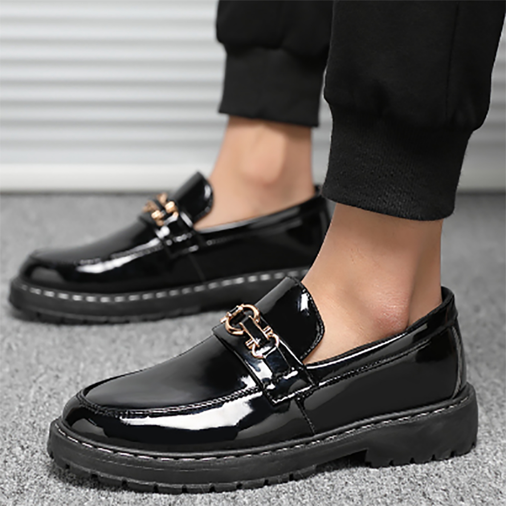 ฤดูใบไม้ผลิ 2025 รองเท้าหนังลำลองใหม่สำหรับผู้ชายเวอร์ชั่นเกาหลีเทรนด์หนึ่งรองเท้าผู้ชายขี้เกียจ