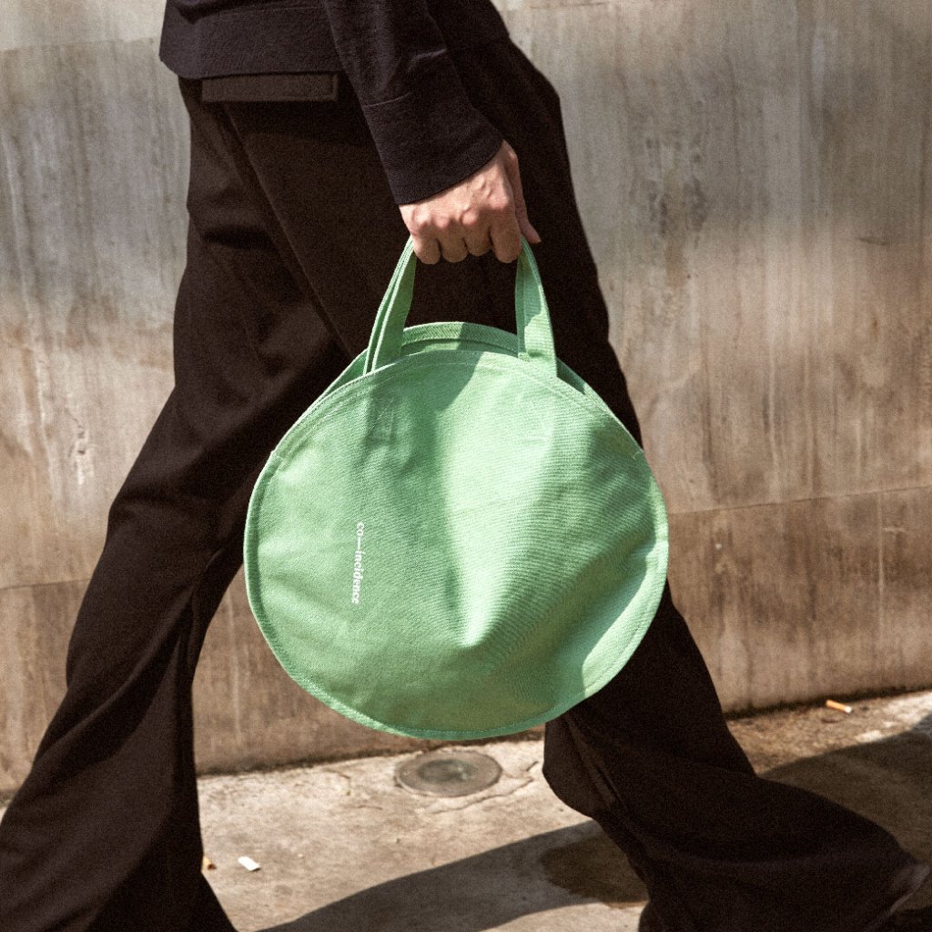EVERYDAY & FRIENDS | co Circle Tote Small (co-incidence) | กระเป๋าผ้าแคนวาสทรงกลม แฟชั่น ใส่สื่งของ แต่งตัว ของขวัญ