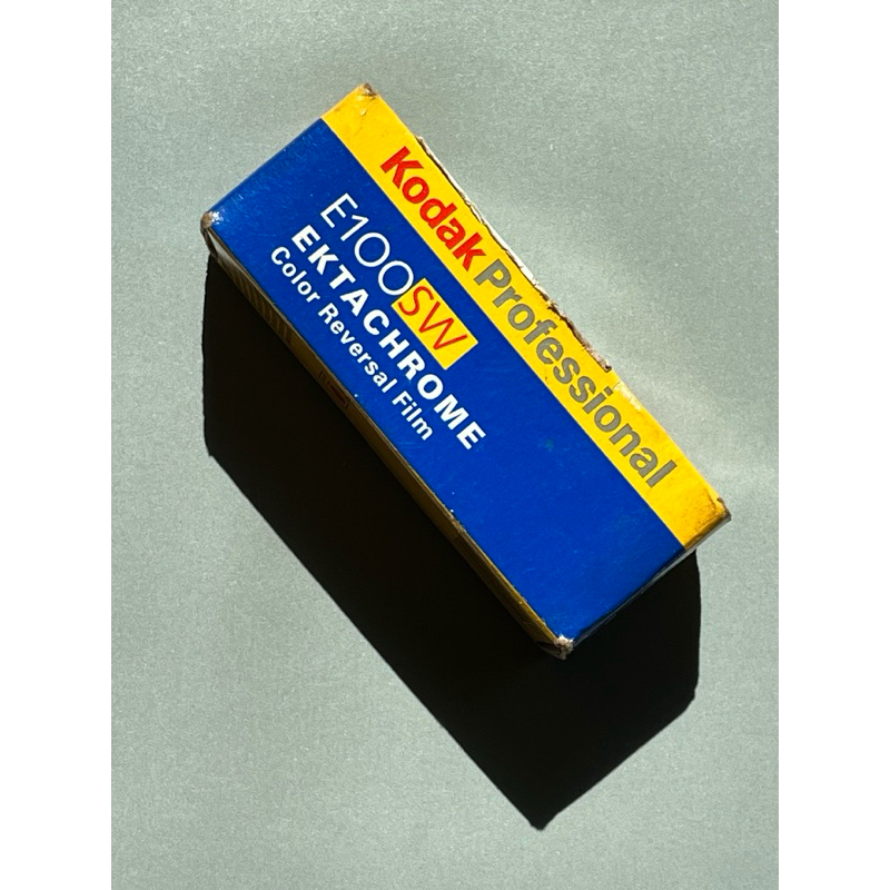 ฟิล์มโกดัก Kodak ขนาด120 E100SW Ektachrome ของใหม่ไม่เคยใช้ New Old Stock หมดอายุปี 2002