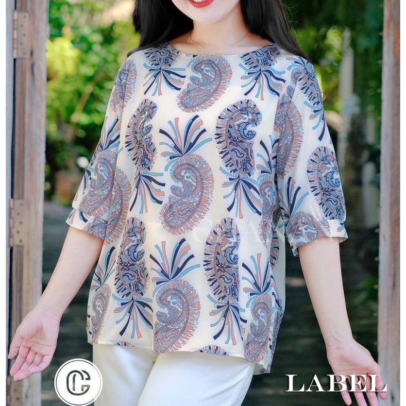🔥Chanan☘️ เสื้อโพลี ลายกราฟฟิค ใส่ทำงาน ใส่ไปที่ยววันสบายๆ ผ้าไม่ร้อน มี2ลาย 2แบบ รุ่นLabel