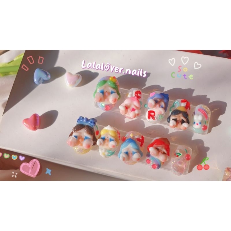 เล็บปลอมเจลแท้ งานปั้นนูนการ์ตูนน่ารักๆ งานในภาพเป็นทรงอัลมอนด์สั้นนะคะ
