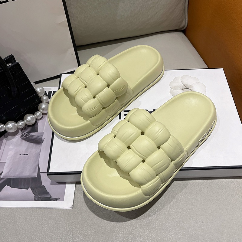 Swayy ใหม่มากรองเท้าแตะแฟชั่นแบบสวมลายถักด้านข้างตัวอักษรนูนลายขีดยาว สีพื้นมีให้เลือก 4 สี พื้นหนาพื้นนุ่มน้ำหนักเบามาก - รูปที่ 3