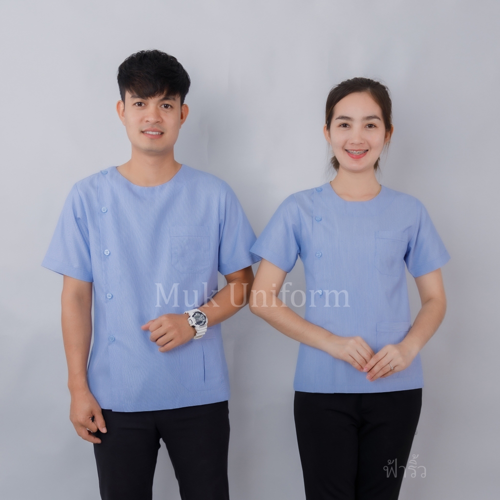 ( live 11.30 - 13.00 น.ทุกวัน ) เสื้อกาวน์ คอกลม ฟ้าริ้ว แขนสั้น ไม่มีโลโก้ มุกยูนิฟอร์ม