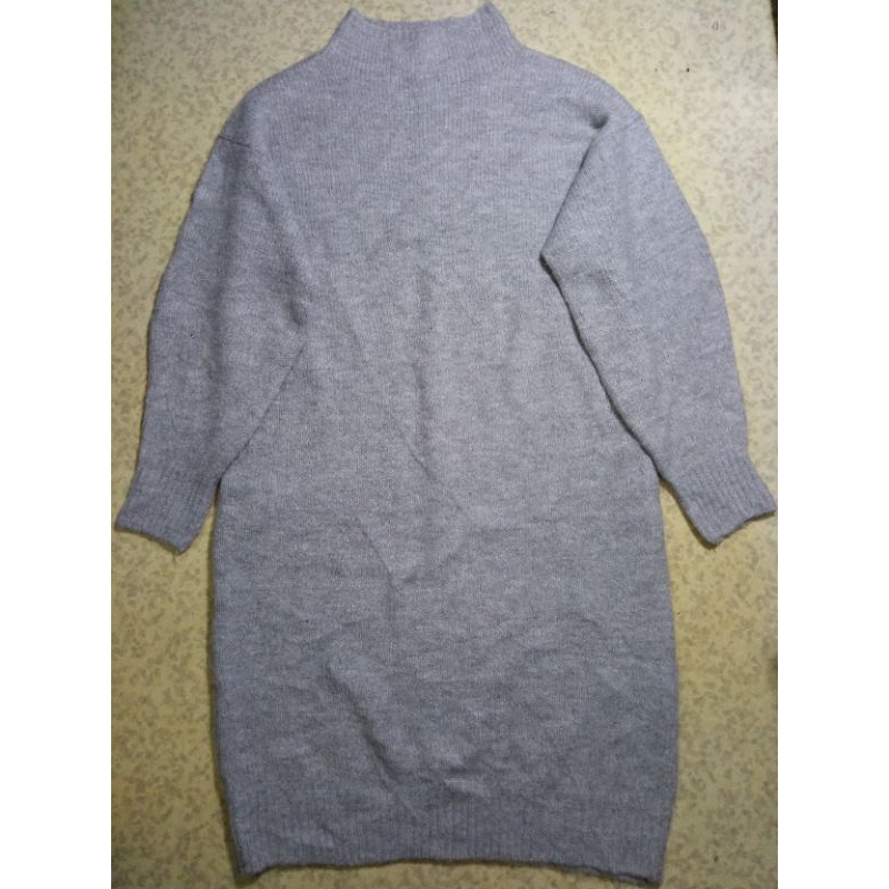 GU เดรสไหมพรมแขนยาวคอปีน