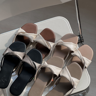 รองเท้าแตะ รุ่น Crossy ดีไซน์เรียบหรู ดูแพง คลาสสิค พื้นหนาน…