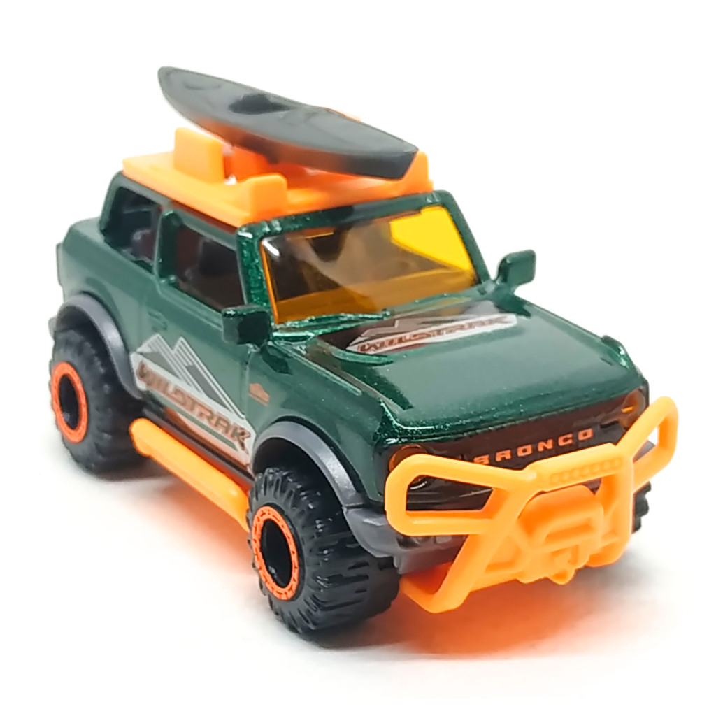 Majorette Ford Bronco Wildtrak - สีเขียวเข้ม + Kayak + ฐานส้ม /scale 1/62 (3 inches) no Package