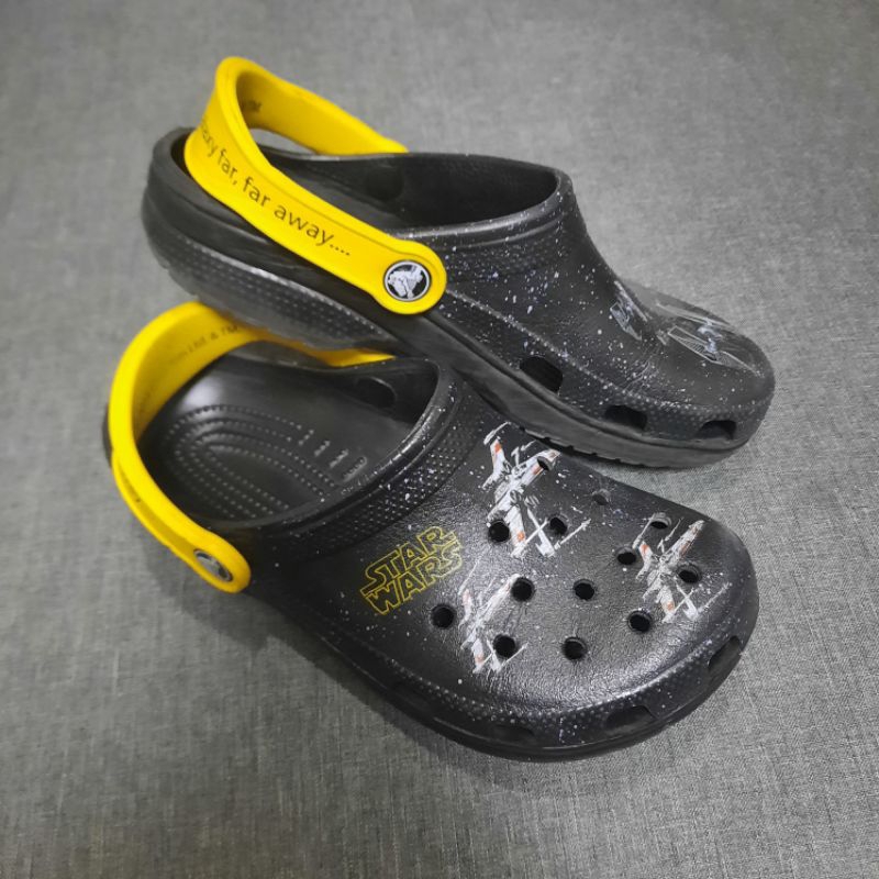 รองเท้ามือสองของแท้ Crocs Classic - Star Wars size 36
