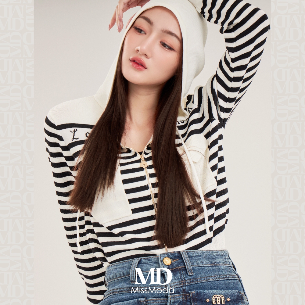 Missmodaรุ่นMC-241TW019 เสื้อแจกเก็ตไหมพรมมีฮูดทอlogoเสื้อผู้หญิงแบรนด์(เฉพาะเสื้อ) มี 2 สี ดำ/แดง