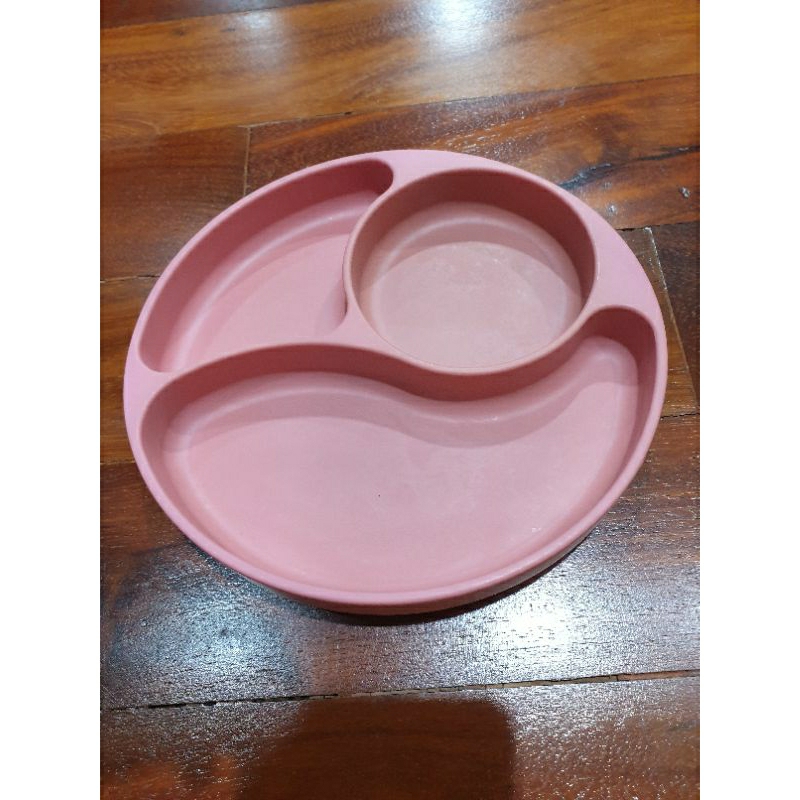 จานซิลิโคน จานดูด tasty mate สีเขียว,สีชมพูส่งต่อสภาพดี