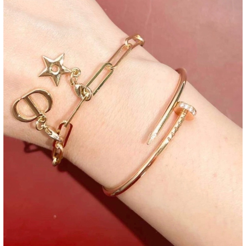 D i o r Gold Phone Charm ที่ห้อยโทรศัพท์สีทอง
