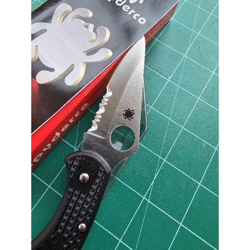 Spyderco Delica 4 Combo Folding Knife Edge Steel: VG-10 C11PSBK