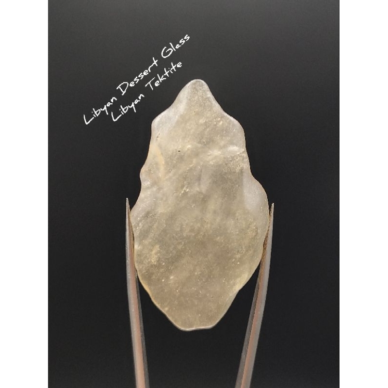 🏜️ แก้วทะเลทรายลิเบีย ( Libyan Dessert Glass ) หรือ สะเก็ดดาวลิเบีย ( Libyan Tektite ) ขนาดค่อนข้างใ
