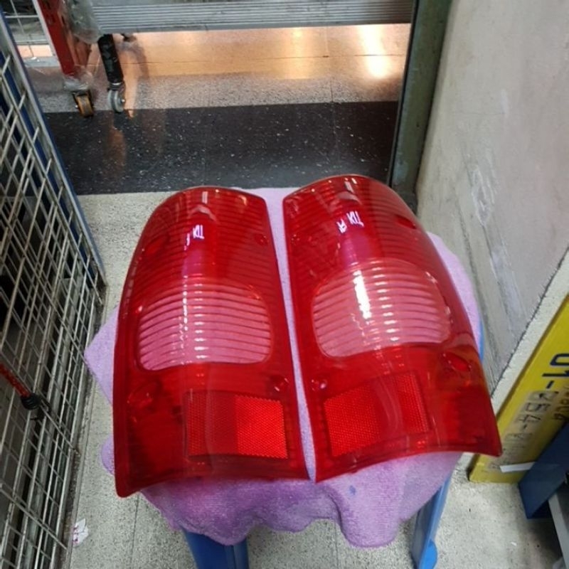 ฝาไฟท้าย mazda ไฟทเตอร์ 2003 ก่อนสั่งทักแชทเพื่อยืนยันตรงรุ่นของลูกค้าไหม