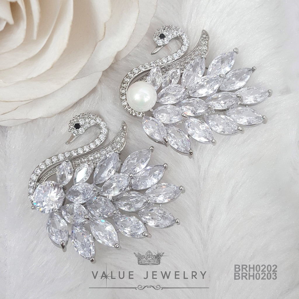 เข็มกลัด ลายหงส์ Swan ฝังคริสตัลทรงเพชรมาคี Marquise Shape ประดับไข่มุก หรือเพชร ขนาดใหญ่ เครื่องประดับแฟชั่น BRH0202 BRH0203 ValueJewelry
